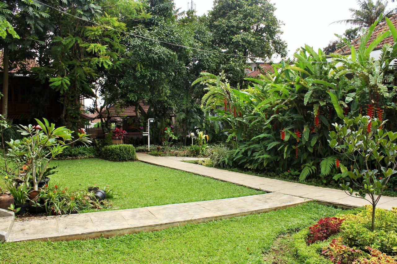Reddoorz Hostel @ Dago 2 Bandung Exterior photo